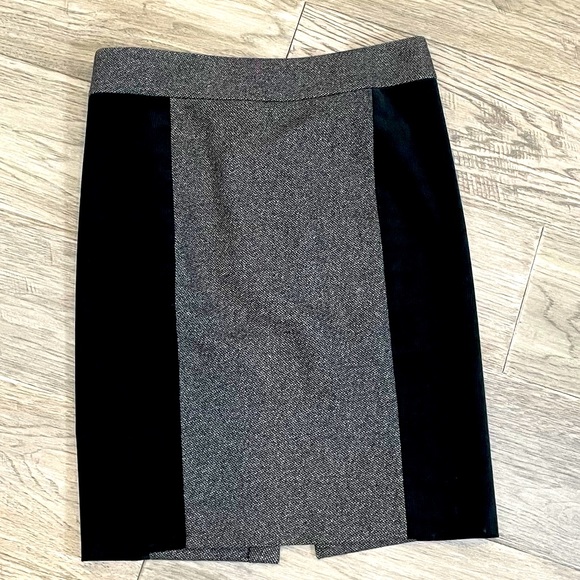 Gucci Dresses & Skirts - Gucci tweed and velvet skirt